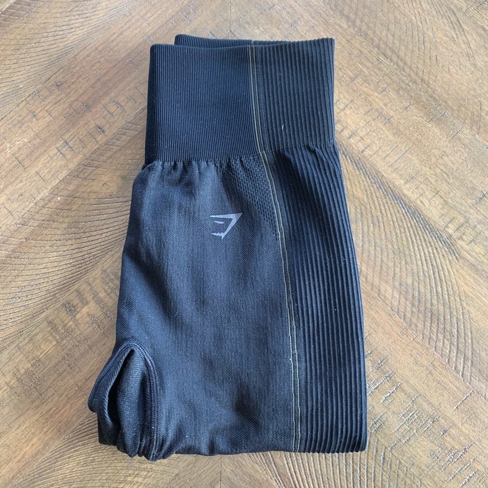 GYMSHARK workout leggings.